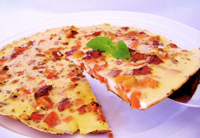 Омлет на сковороде: простые и вкусные рецепты, пышный омлет, с молоком, с сыром, с колбасой, с помидорами и с грибами + секреты приготовления